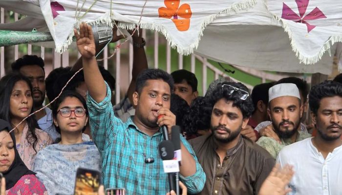মআগামী নির্বাচনে যারা যোগ্য তাদেরকে আপনারা ভোট দেবেন: হাসনাত আব্দুল্লাহ