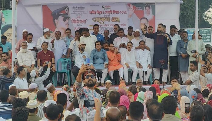 জামালপুরে বিপ্লব ও সংহতি দিবসের র্যালিতে ৪ প্রার্থী একসাথে