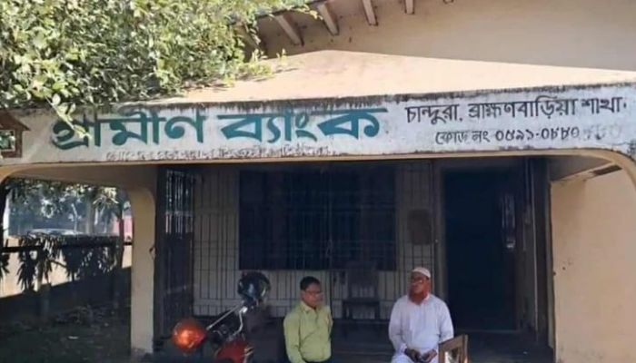 ব্রাহ্মণবাড়িয়ায় গ্রামীণ ব্যাংক কার্যালয়ে আগুন