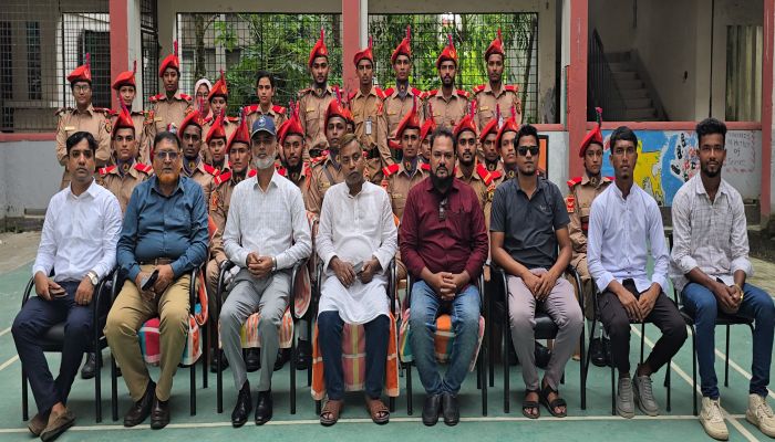 অধ্যক্ষ আব্দুল হাই আল হাদীকে সংবর্ধনা দিল বিএনসিসি আশেক মাহমুদ কলেজ প্লাটুন